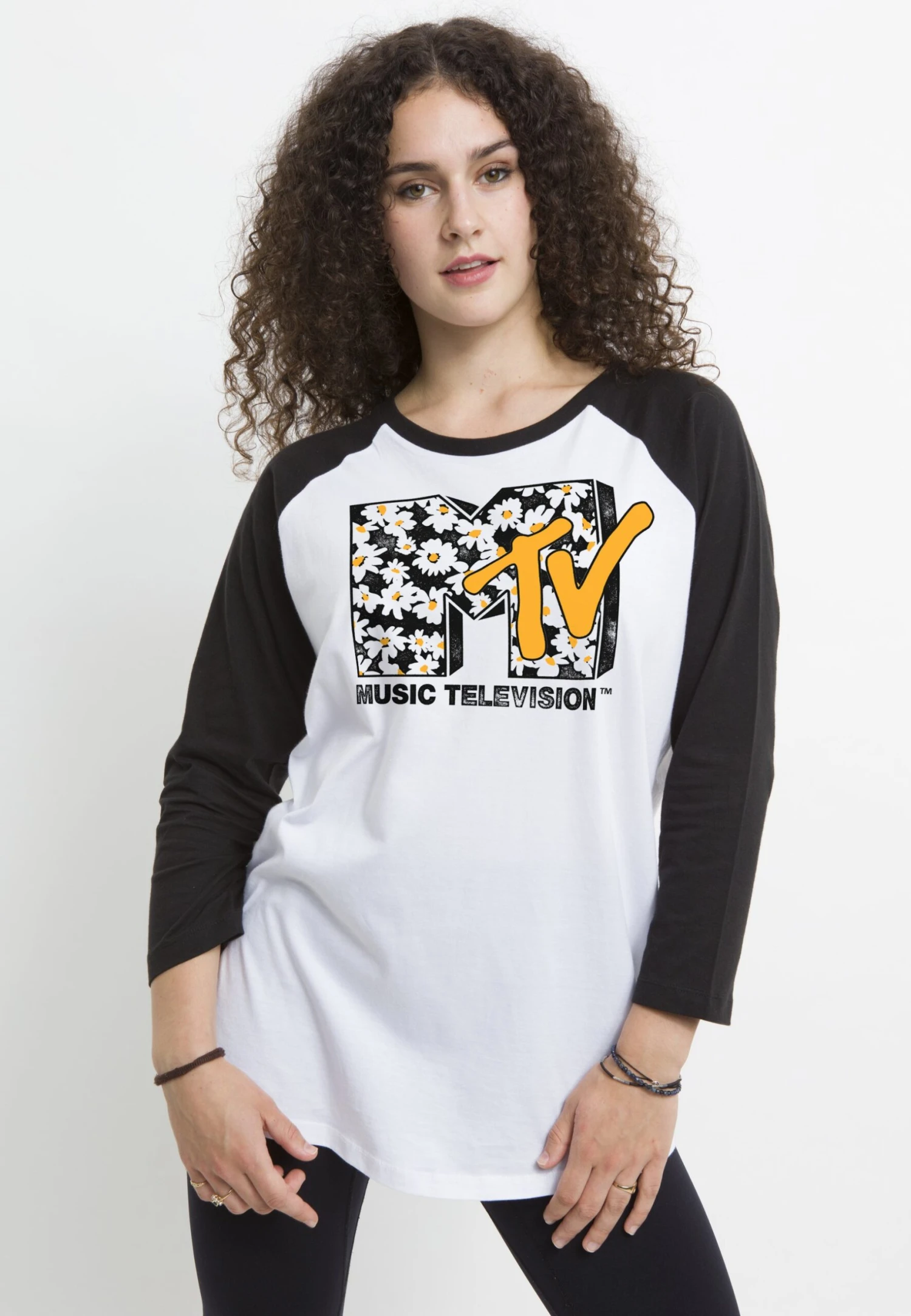 Henry Tiger Mtv Daisies - Longsleeve - White Black 1 Henry Tiger Mtv Daisies - Longsleeve - White Black