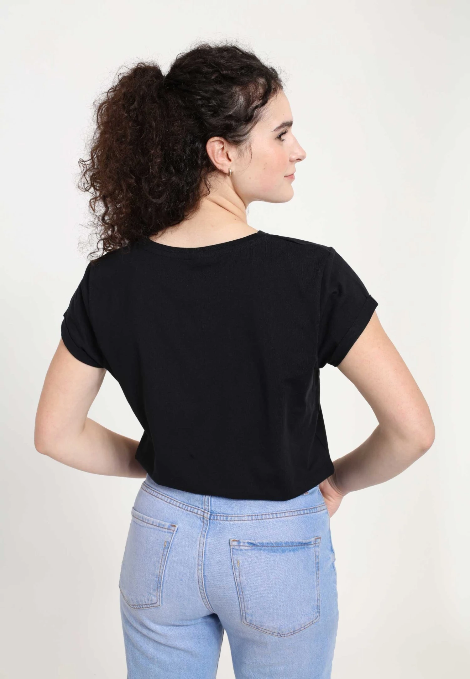 Henry Tiger Stranger Things Group Shot - T-Shirt Print - Black 2 Henry Tiger Stranger Things Group Shot - T-Shirt Print - Black - Image 2